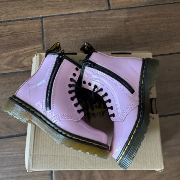 DR. MARTENS Pale Pink Girls lace up combat Leather Boots size 8