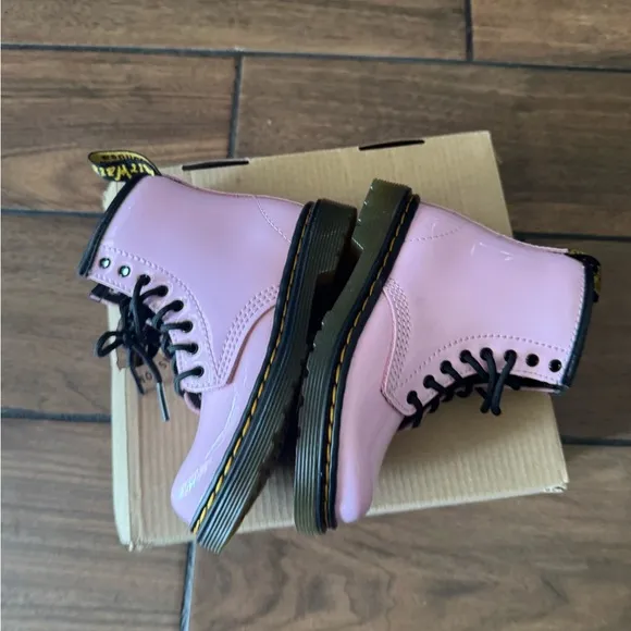 DR. MARTENS Pale Pink Girls lace up combat Leather Boots size 8