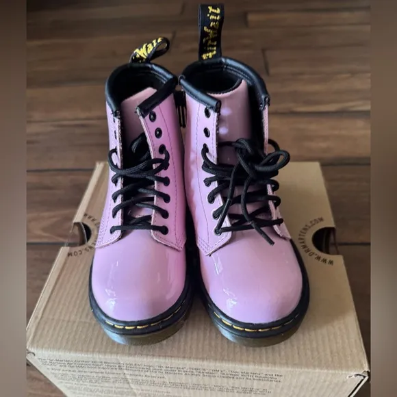 DR. MARTENS Pale Pink Girls lace up combat Leather Boots size 8