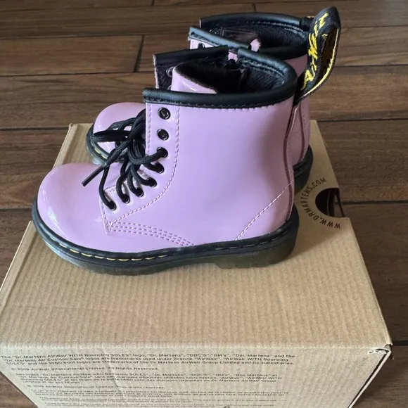 DR. MARTENS Pale Pink Girls lace up combat Leather Boots size 8