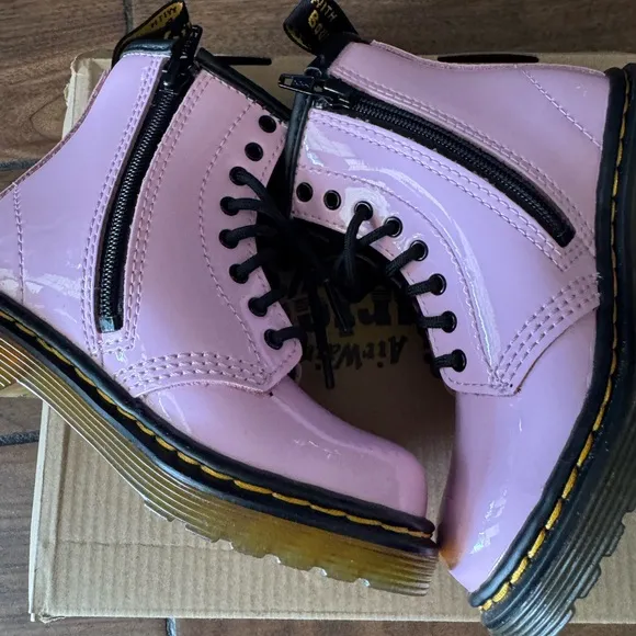 DR. MARTENS Pale Pink Girls lace up combat Leather Boots size 8