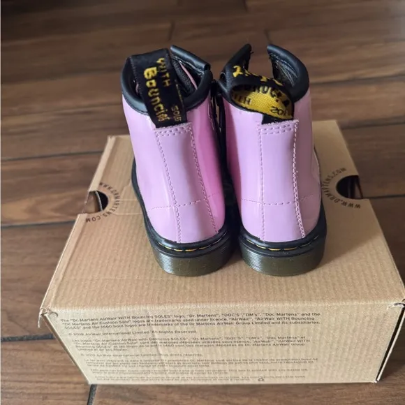 DR. MARTENS Pale Pink Girls lace up combat Leather Boots size 8