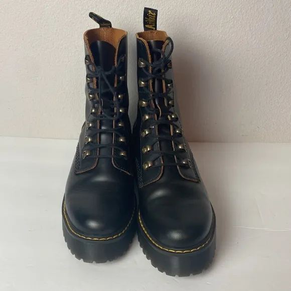 Dr martens woman’s lace up boots 9