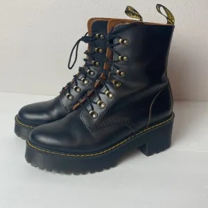 Dr martens woman’s lace up boots 9