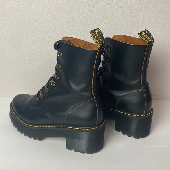 Dr martens woman’s lace up boots 9