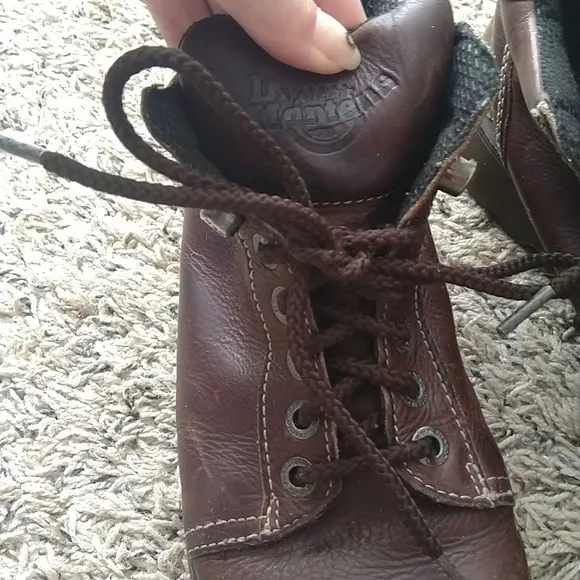 Dr. Martens women's 8542 Leather ankle Y2K 5 eye lace up boots England sz us 9
