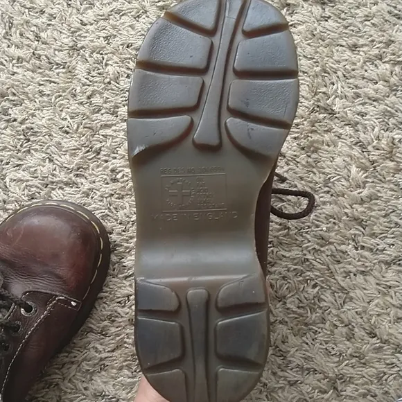 Dr. Martens women's 8542 Leather ankle Y2K 5 eye lace up boots England sz us 9
