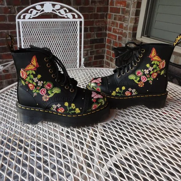DR MARTENS Women's Chunky Heel &quot;Sinclair Bloom&quot; Black Combat Boots Size 6