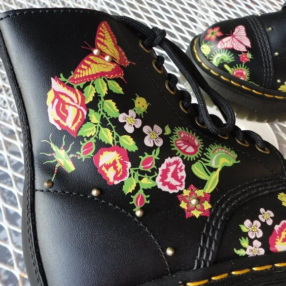 DR MARTENS Women's Chunky Heel &quot;Sinclair Bloom&quot; Black Combat Boots Size 6