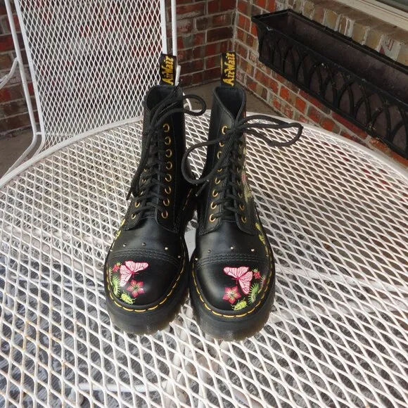 DR MARTENS Women's Chunky Heel &quot;Sinclair Bloom&quot; Black Combat Boots Size 6