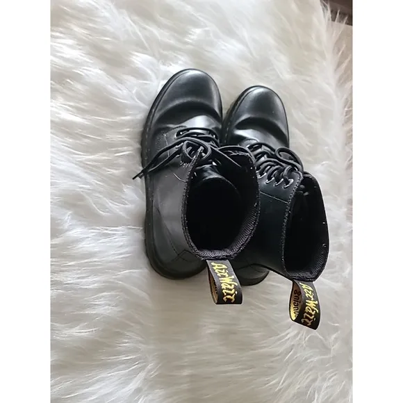 Dr Martin Lue Women' Black Boots 10
