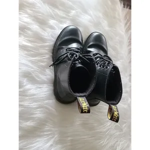 Dr Martin Lue Women' Black Boots 10
