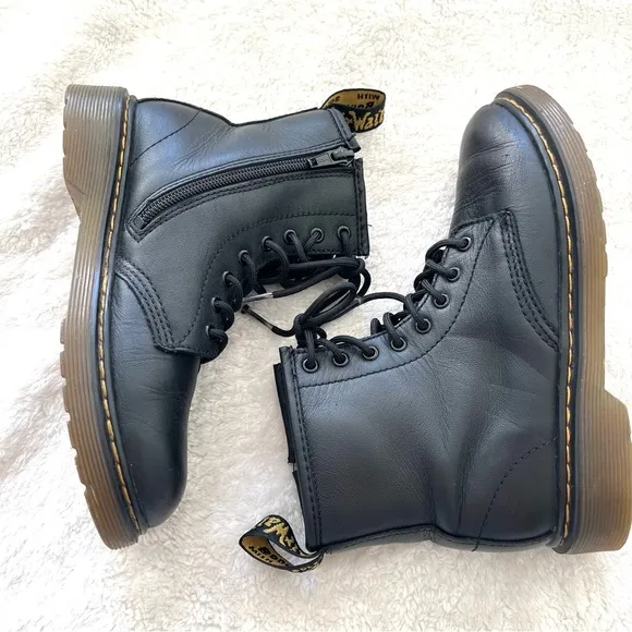 Dr.Martens black leather unisex kids boots size 2