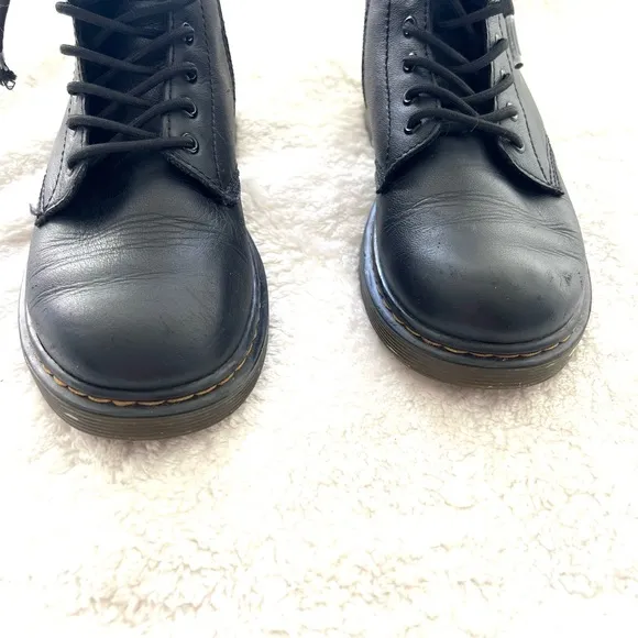 Dr.Martens black leather unisex kids boots size 2