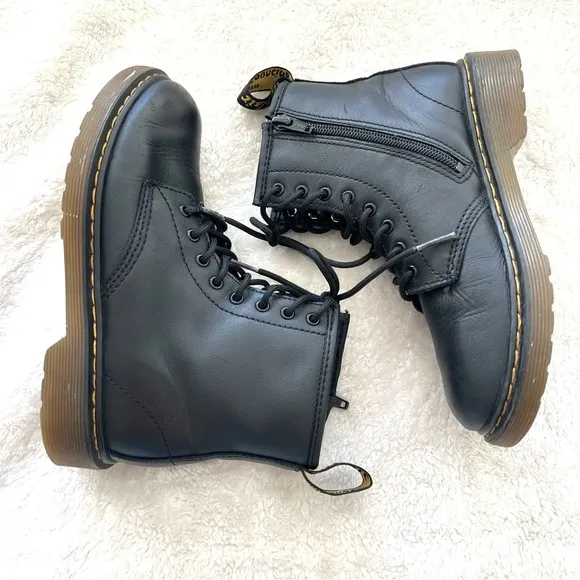Dr.Martens black leather unisex kids boots size 2