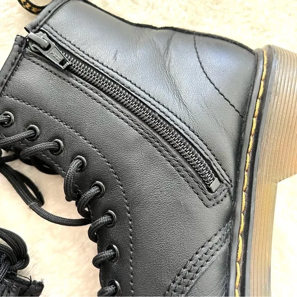 Dr.Martens black leather unisex kids boots size 2