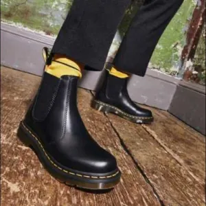 Dr. Martens 2976 WARMWAIR LEATHER CHELSEA BOOTS