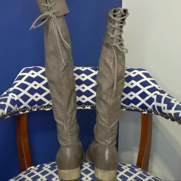 Dusty gray knee high flat lace up riding boots Sz 10