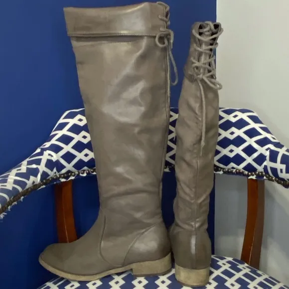 Dusty gray knee high flat lace up riding boots Sz 10