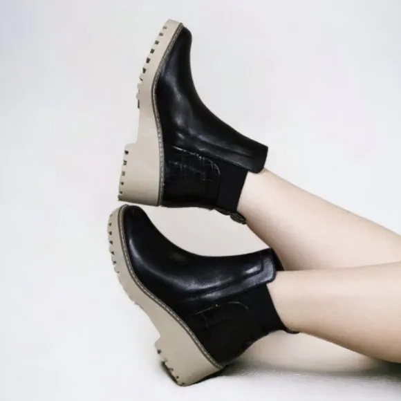 DV Dolce Vita Rielle Chunky Heel Platform Ankle Boots in Black Womens Size 7 M