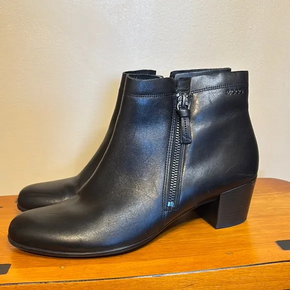 Ecco Black Ankle Boots with Chunky Heel and Zipper
