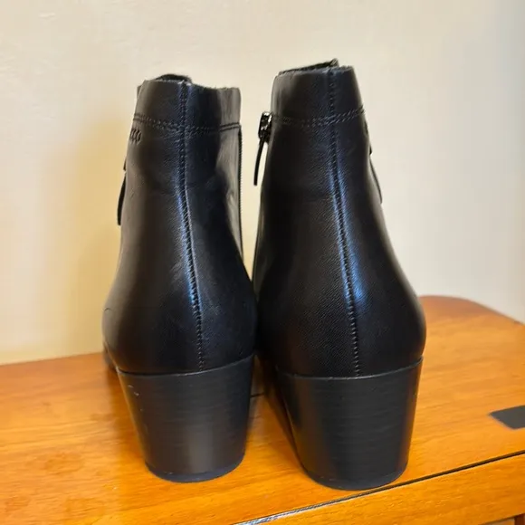 Ecco Black Ankle Boots with Chunky Heel and Zipper