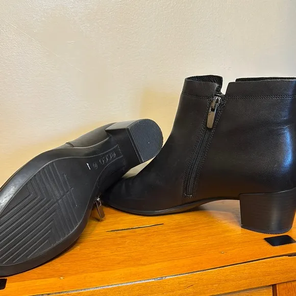 Ecco Black Ankle Boots with Chunky Heel and Zipper