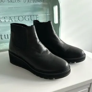 Eileen Fisher Women’s Chelsea Wedge Black Leather Boots Plus Dust Bag Si…