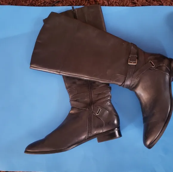 Elegant Black Leather Boots with Buckle