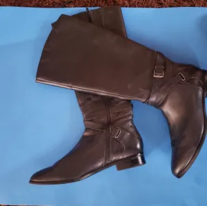 Elegant Black Leather Boots with Buckle