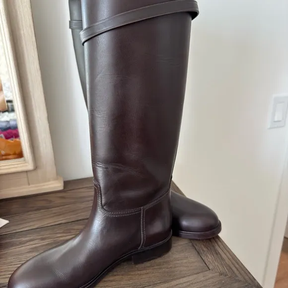Elegant Brown Riding Boots