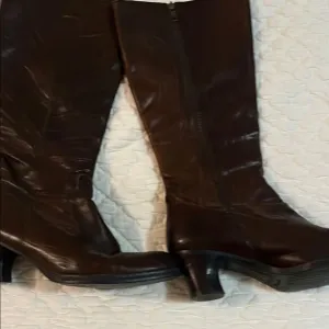 Elegant Brown Leather Women's Boots