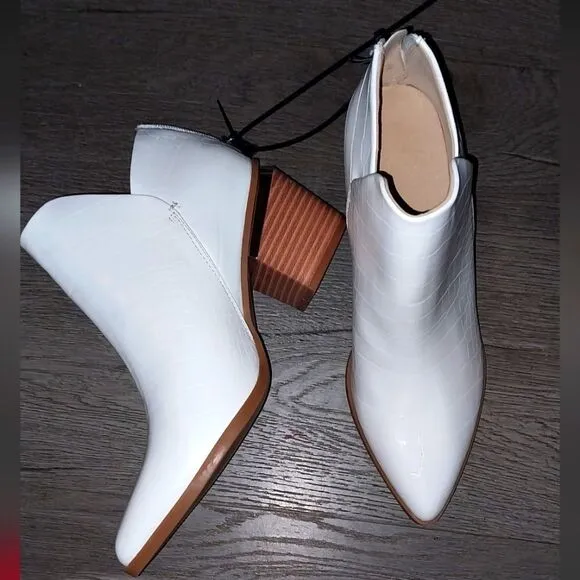 Elegant chunky heel bootie sz 8.5