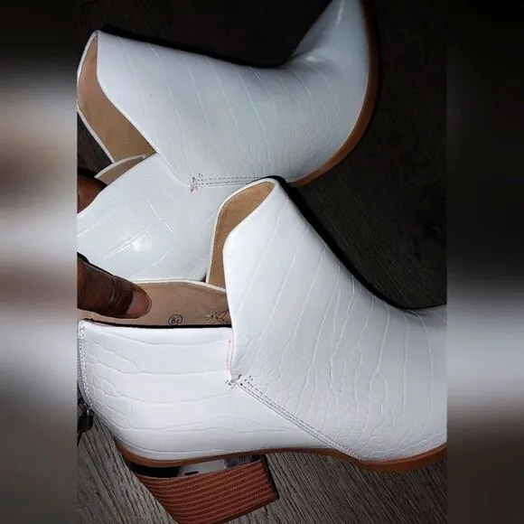 Elegant chunky heel bootie sz 8.5