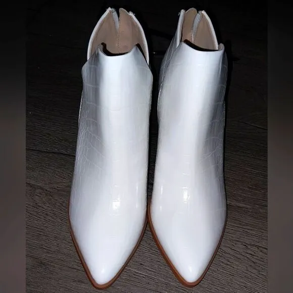 Elegant chunky heel bootie sz 8.5