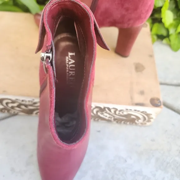 Elegant Lauren Ralph Lauren Burgandy Ankle Boots