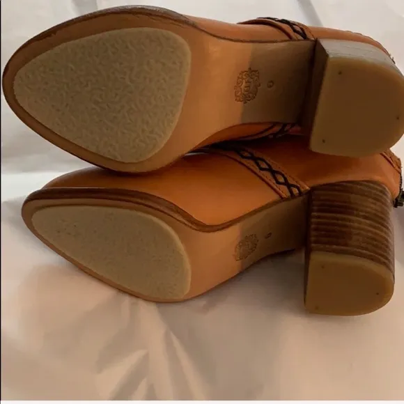 ELF NWT Camel Wanderer Boho Style  Handmade Leather Boots Size 6