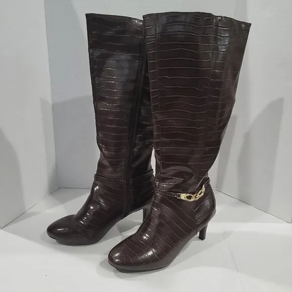Ellen Tracy Heidey Croc Embossed Round Toe Boots Size 8.5