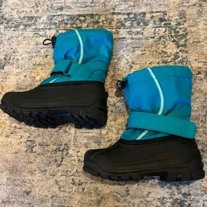 EUC Oaki Snow Boots Sz 10