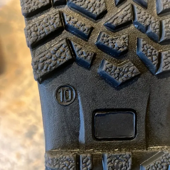 EUC Oaki Snow Boots Sz 10