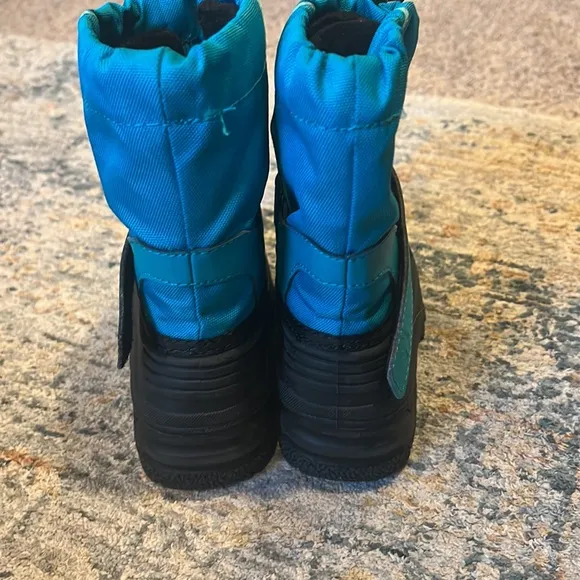 EUC Oaki Snow Boots Sz 10