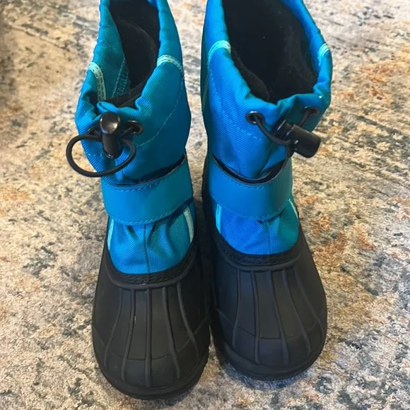 EUC Oaki Snow Boots Sz 10