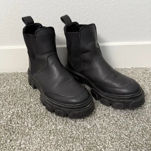Farm Rio Lug Sole Chelsea Boots Beaded Heel Women's Size 8.5 Southwestern Boho