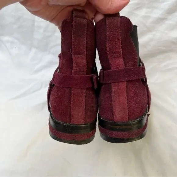 Freda Salvador Burgundy Suede Fringe Chelsea Western Buckle Ankle Boots size 7