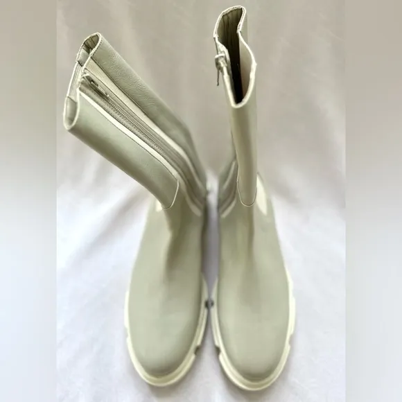 Free People Brooks Lug Sole Leather Chelsea Boot in Chalk Size 41 Mid-Ca…