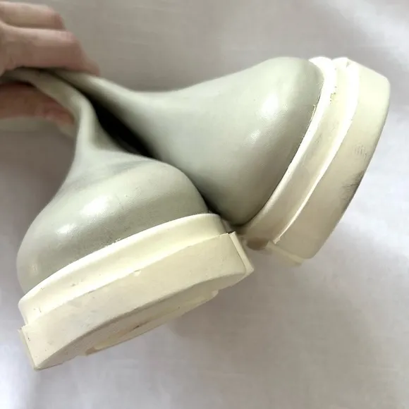 Free People Brooks Lug Sole Leather Chelsea Boot in Chalk Size 41 Mid-Ca…