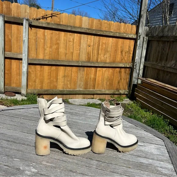 Free People Jesse cutout heeled Boots size 39. 8.5 us