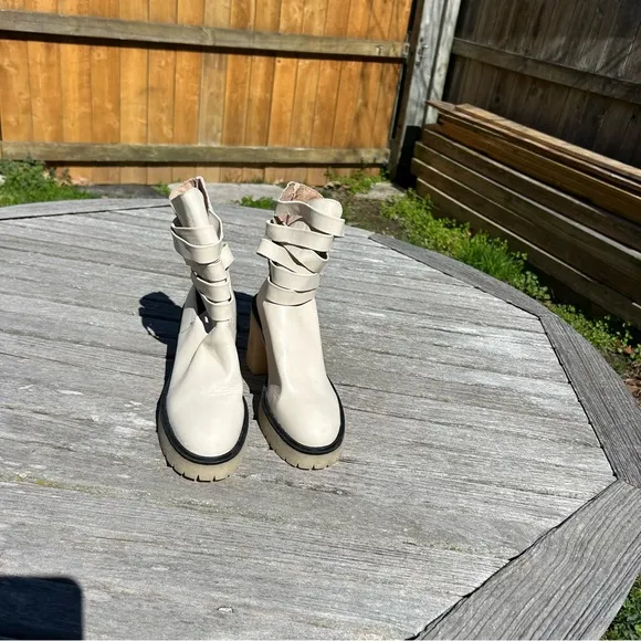 Free People Jesse cutout heeled Boots size 39. 8.5 us