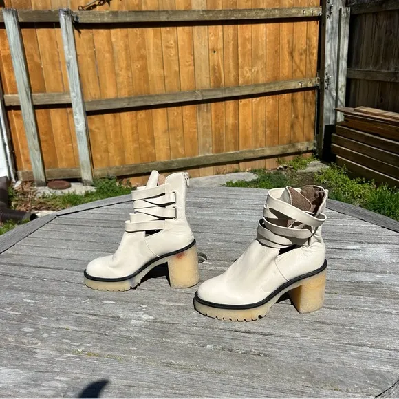 Free People Jesse cutout heeled Boots size 39. 8.5 us