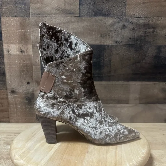 Free People Moonlight Brown/Gold Crushed Velvet Asymmetrical Boots Size 36 (5.5)